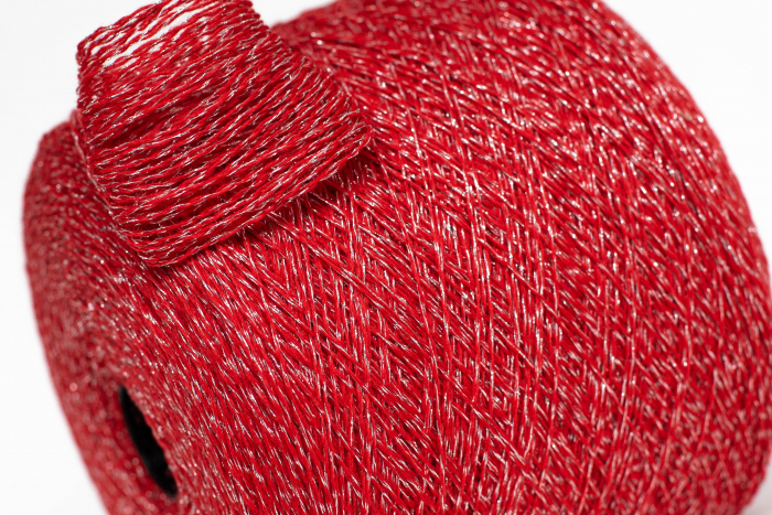 Меринос, art. SUPERGEELONG SILVER, Италия, Zegna Baruffa (лимитированная коллекция для GUCCI 2022), Состав: 87% кардный меринос, 7% полиамид, 6% PM, Метраж: 2/13 650м/100гр., Цвет: 831322 алый Марс (красный с серебряным люрексом)