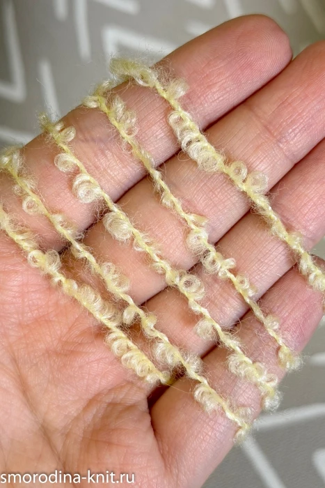 Альпака букле, art. BRILLANTE, Италия, Filati Naturali, Состав: 60% беби альпака, 25% шёлк, 13% полиамид, 2% эластан, Метраж: 450м/100г., Цвет: 2750 миндальная река (очень светлый бежевый с розовым подтоном))