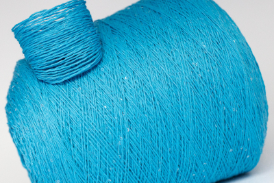 Меринос с пайетками, art. MERINO PAILLETTES, Состав: 96% меринос экстрафайн, 4% пайетки + полиэстер, Метраж: 300м/100гр (примерно), Цвет: 1401 небесная магия (голубой) 
