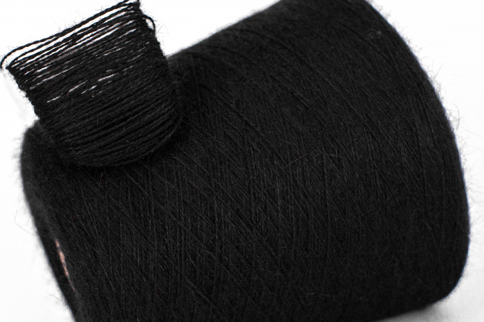 Ангора, art. ANGORA 80, Италия, Biagioli Modesto, Состав: 80% ангора, 20% полиамид, Метраж: 2/17 850м/00гр., Цвет: 300346 канадский сфинкс (чёрный)