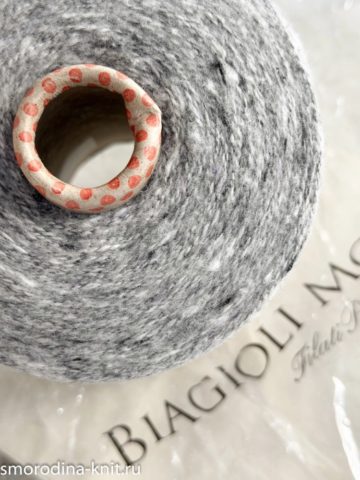 Меринос с кашемиром, art. SHERWOOD SOFT, Италия, Filati Biagioli Modesto, Состав: 68% меринос, 29% кашемир, 3% полиамид, Метраж: 670м/100гр., Цвет: 200780 PIETRA (серый меланж с белыми,чёрными и светло-фиолетовыми вкраплениями)